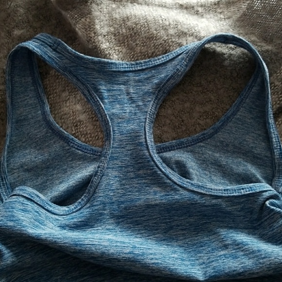 Old Navy ruched active top - Picture 4 of 5